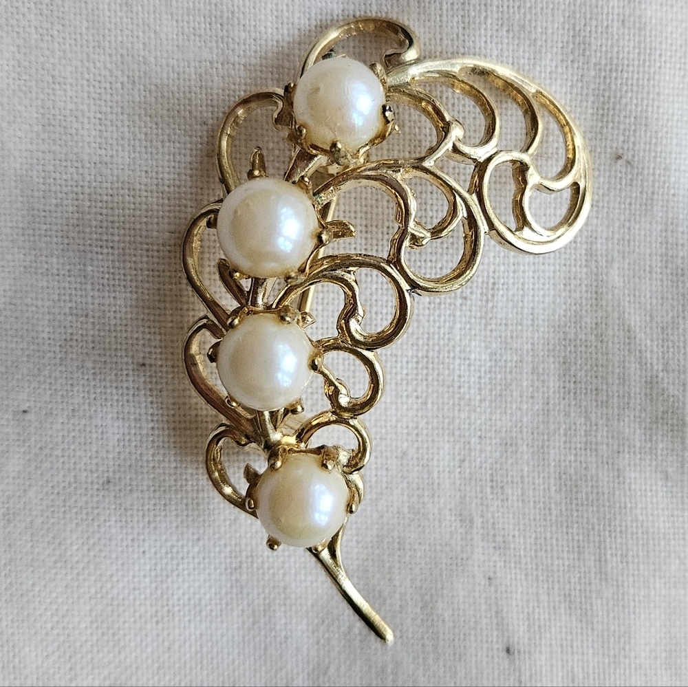 Vtg Dainty Faux Pearl Scrollwork Brooch